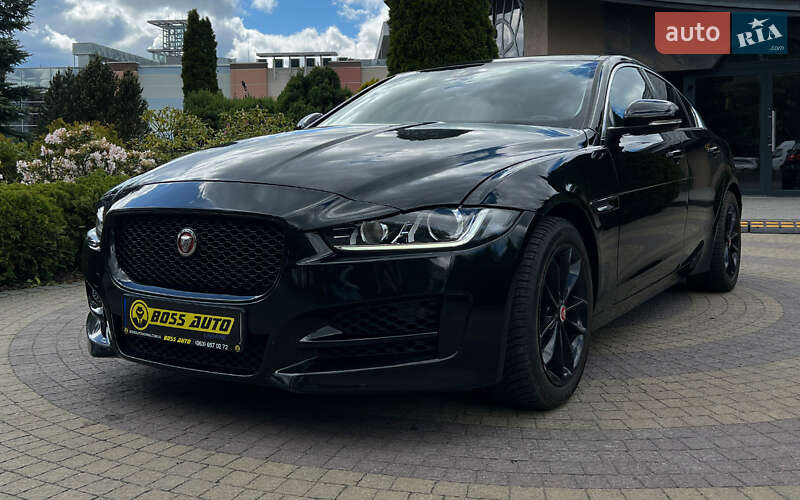 Седан Jaguar XE 2017 в Львове