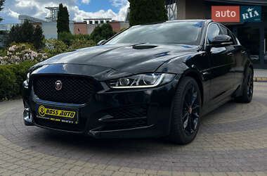 Седан Jaguar XE 2017 в 