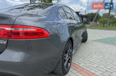 Седан Jaguar XE 2016 в 