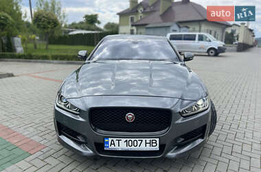 Седан Jaguar XE 2016 в 