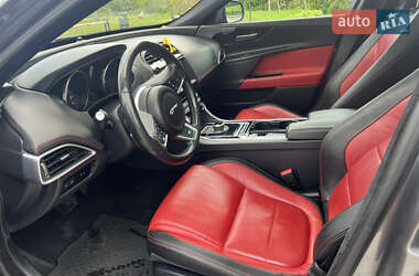 Седан Jaguar XE 2016 в 