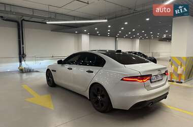 Седан Jaguar XE 2019 в 