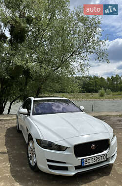 Седан Jaguar XE 2016 в Стрию