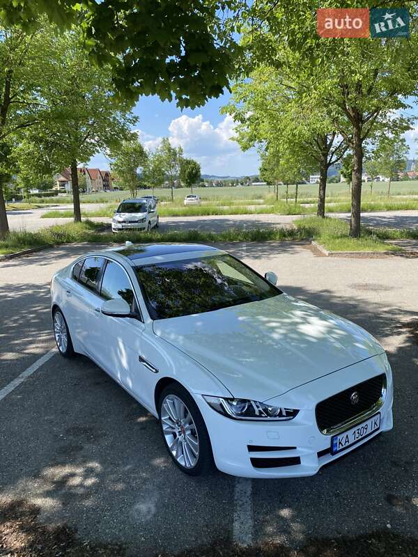 Jaguar XE 2016