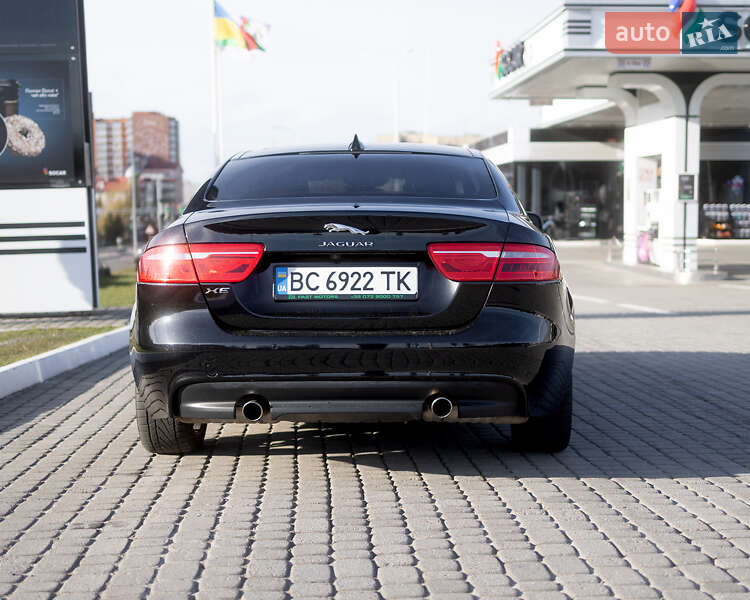 Седан Jaguar XE 2016 в Львове