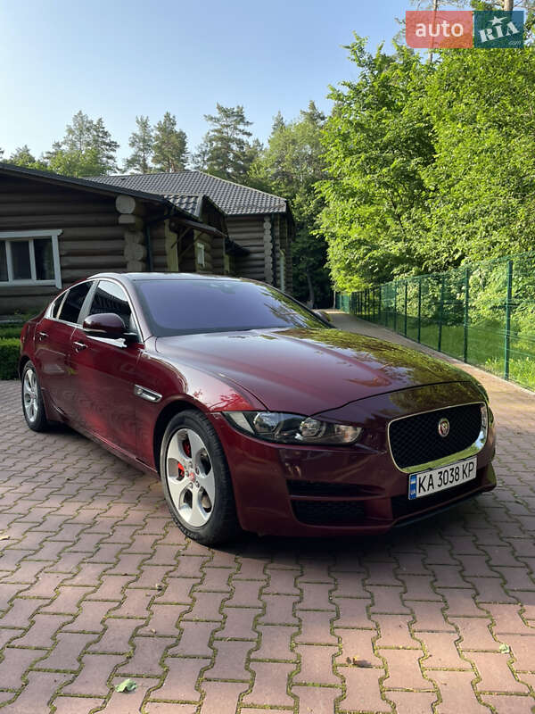 Седан Jaguar XE 2016 в Вінниці