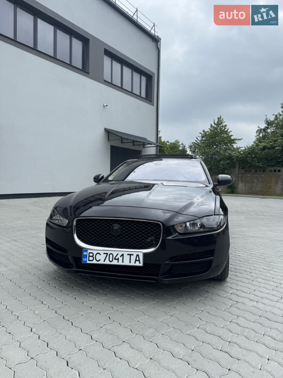 2017 Jaguar XE - мініатюра 16