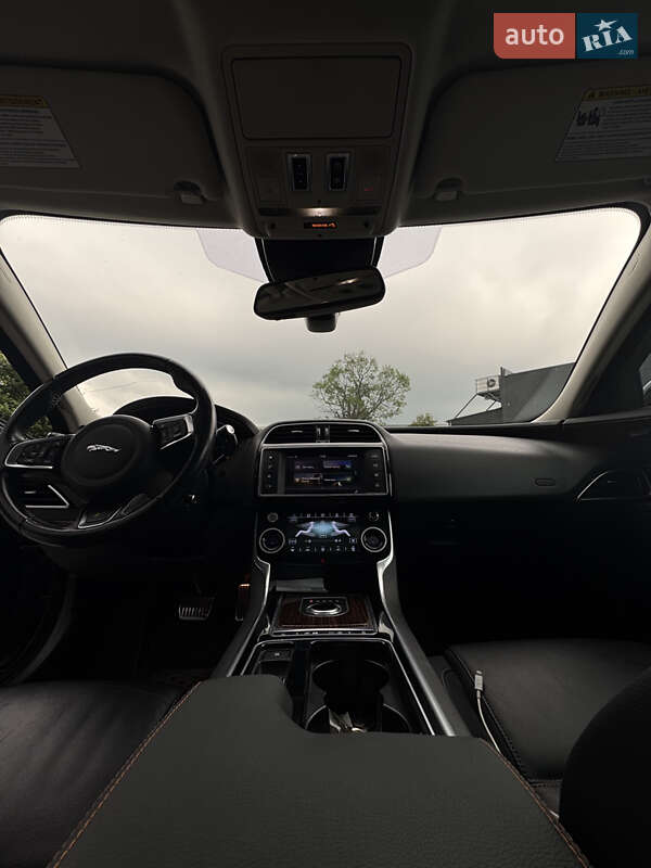 Седан Jaguar XE 2017 в Трускавце фото 16 Седан Jaguar XE 2017 в Трускавце