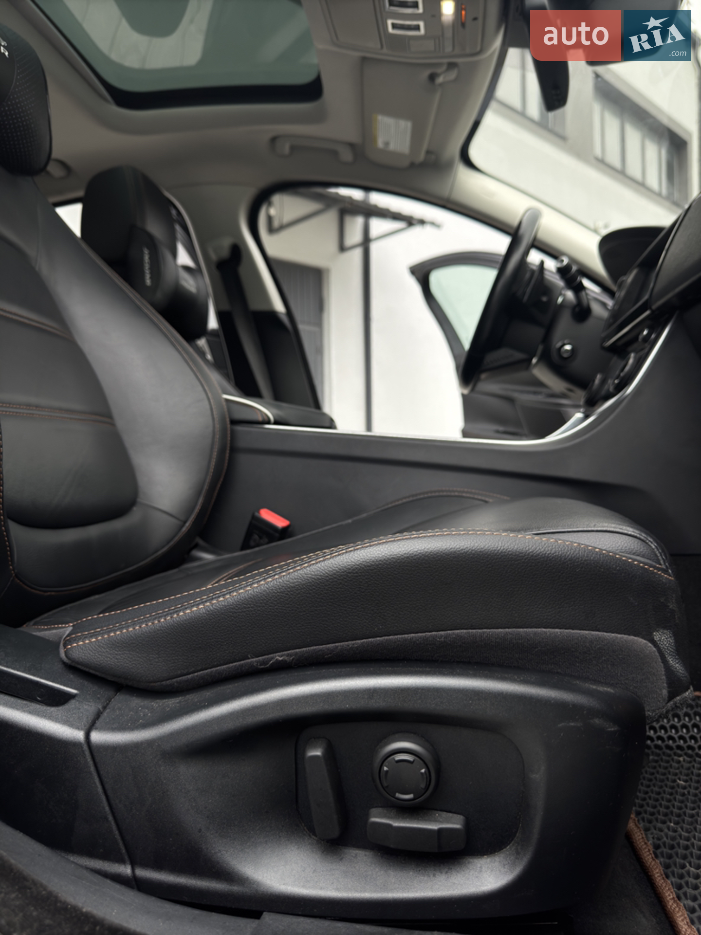 2017 Jaguar XE - мініатюра 24