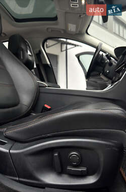 Седан Jaguar XE 2017 в 