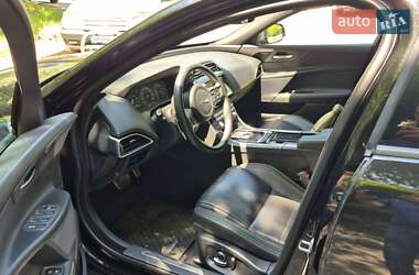 Седан Jaguar XE 2018 в 