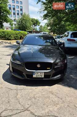Седан Jaguar XE 2018 в 