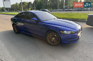 Седан Jaguar XE 2018 в 