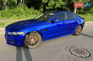 Седан Jaguar XE 2018 в 