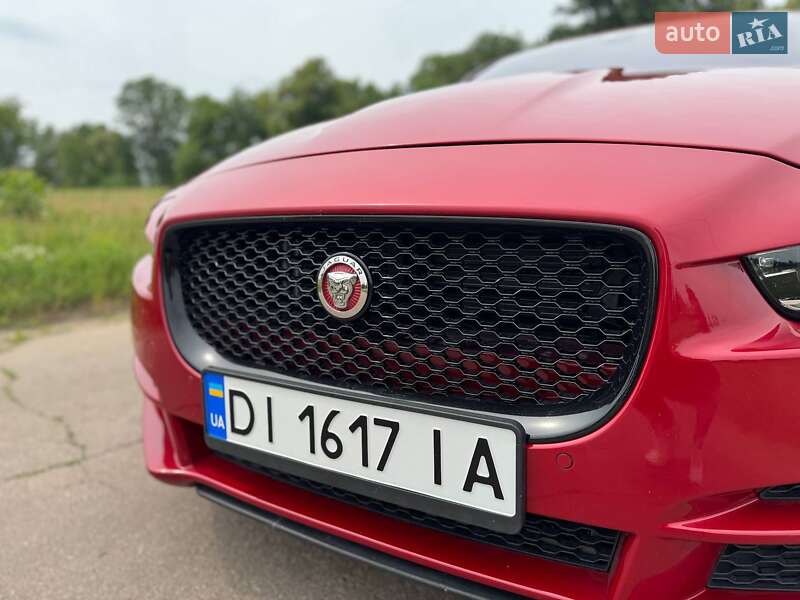 Седан Jaguar XE 2016 в Переяславі