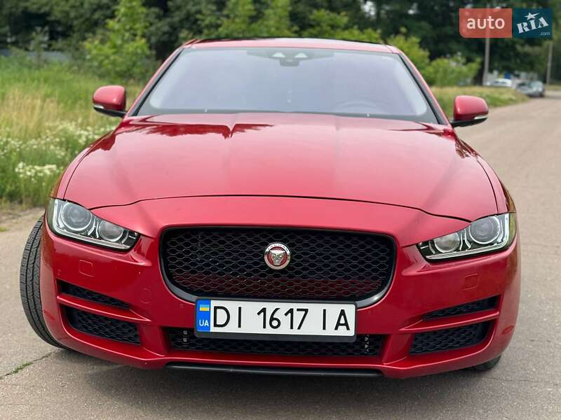 Седан Jaguar XE 2016 в Переяславі