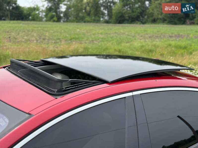 Седан Jaguar XE 2016 в Переяславі