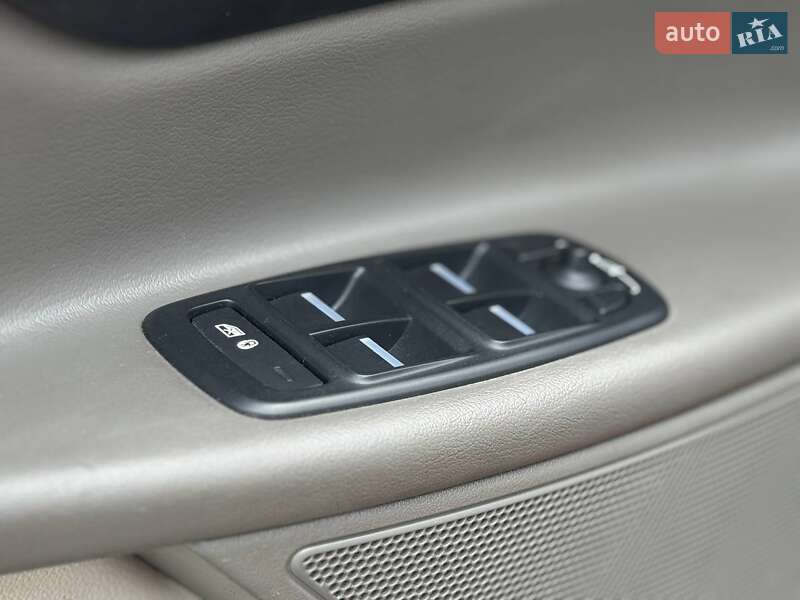 Седан Jaguar XE 2016 в Переяславі