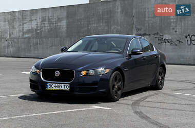 Седан Jaguar XE 2016 в Львові