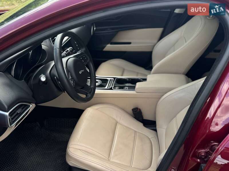 Седан Jaguar XE 2016 в Переяславе