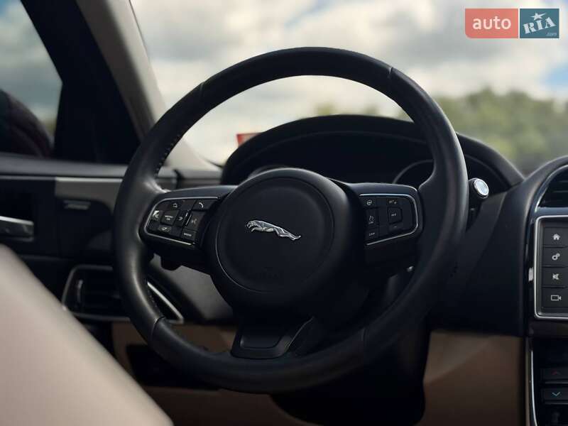 Седан Jaguar XE 2016 в Переяславе