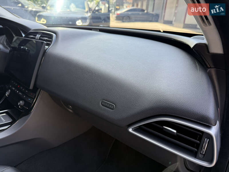 Седан Jaguar XE 2016 в Киеве фото 61 Седан Jaguar XE 2016 в Киеве