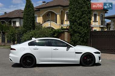 Седан Jaguar XE 2024 в 