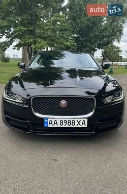 Седан Jaguar XE 2016 в 