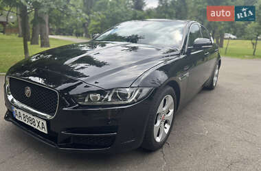 Седан Jaguar XE 2016 в 