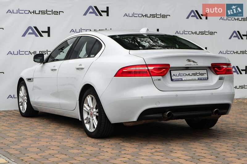 Седан Jaguar XE 2018 в Киеве