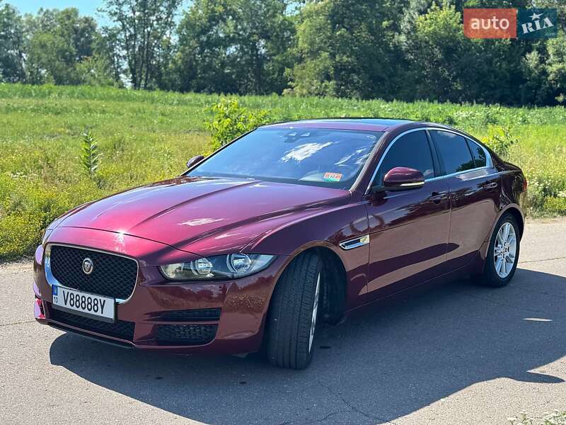 Седан Jaguar XE 2016 в Переяславе