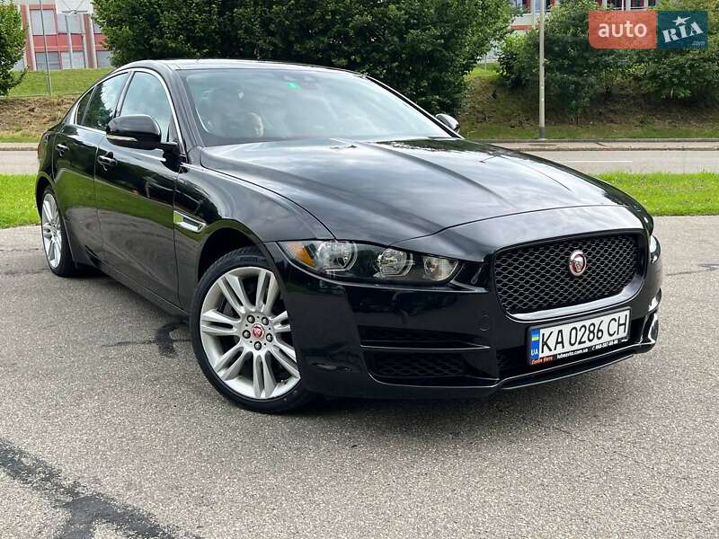 Седан Jaguar XE 2019 в 