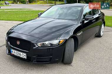 Седан Jaguar XE 2019 в 