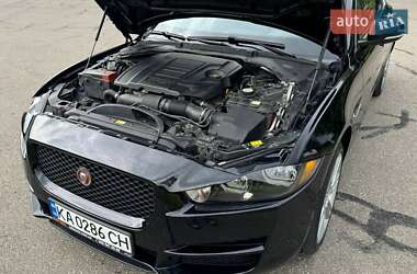 Седан Jaguar XE 2019 в 