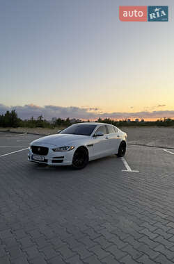 Седан Jaguar XE 2017 в 