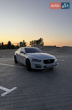 Седан Jaguar XE 2017 в 