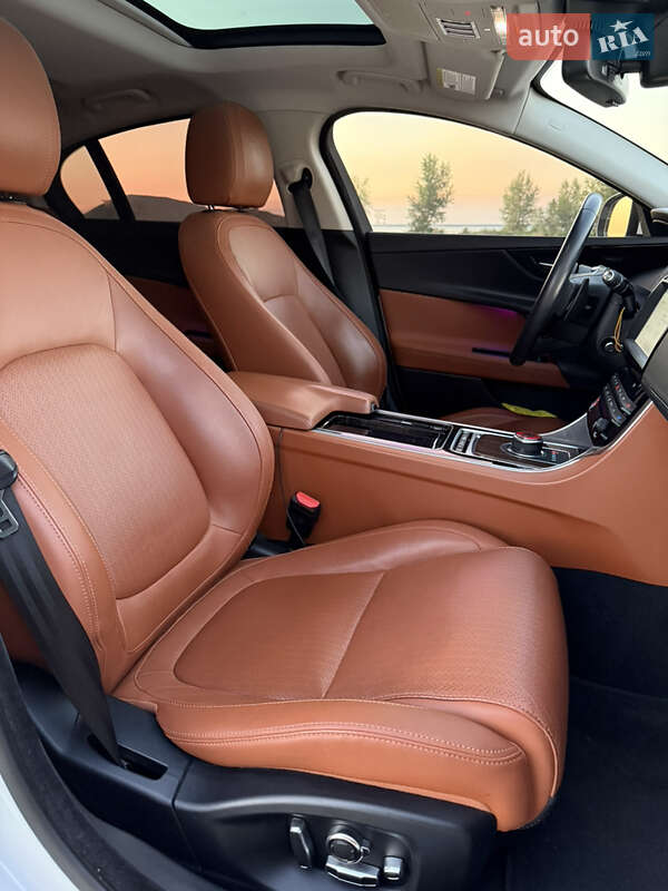 Седан Jaguar XE 2017 в Черкассах
