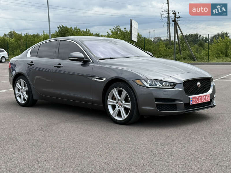 Седан Jaguar XE 2017 в Вараше