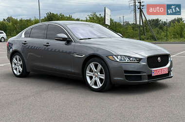 Седан Jaguar XE 2017 в 