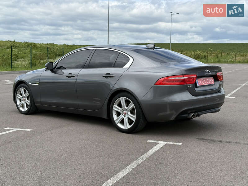 Седан Jaguar XE 2017 в Вараше