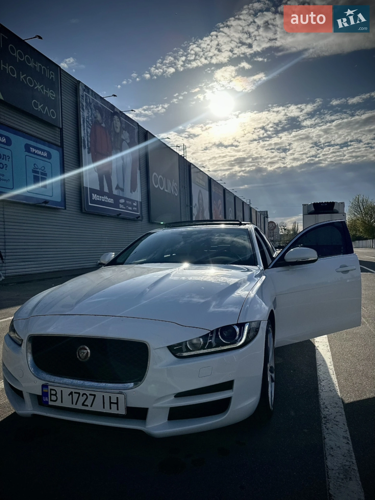 2018 Jaguar XE - мініатюра 2
