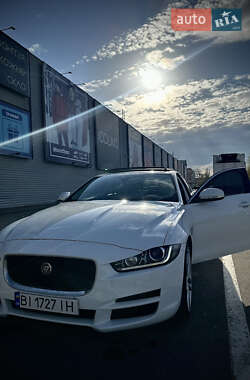 Седан Jaguar XE 2018 в 