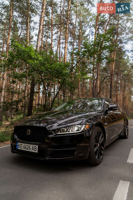 Седан Jaguar XE 2016 в Киеве