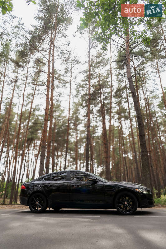 Седан Jaguar XE 2016 в Киеве