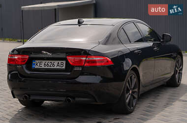 Седан Jaguar XE 2016 в 