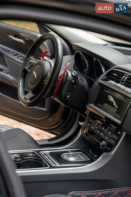 Седан Jaguar XE 2016 в Киеве