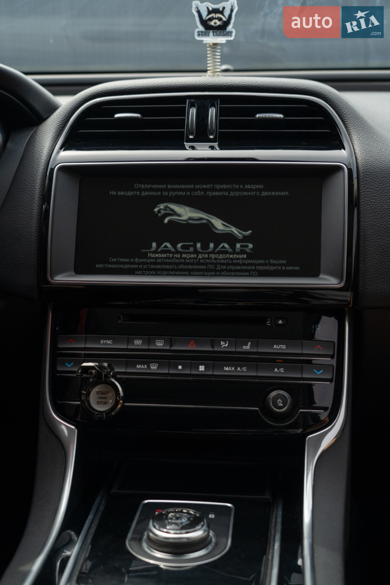 2016 Jaguar XE - мініатюра 40