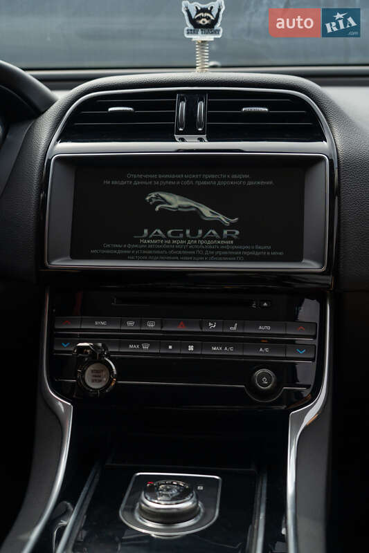 Седан Jaguar XE 2016 в Киеве