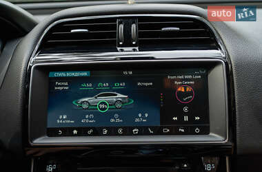 Седан Jaguar XE 2016 в 