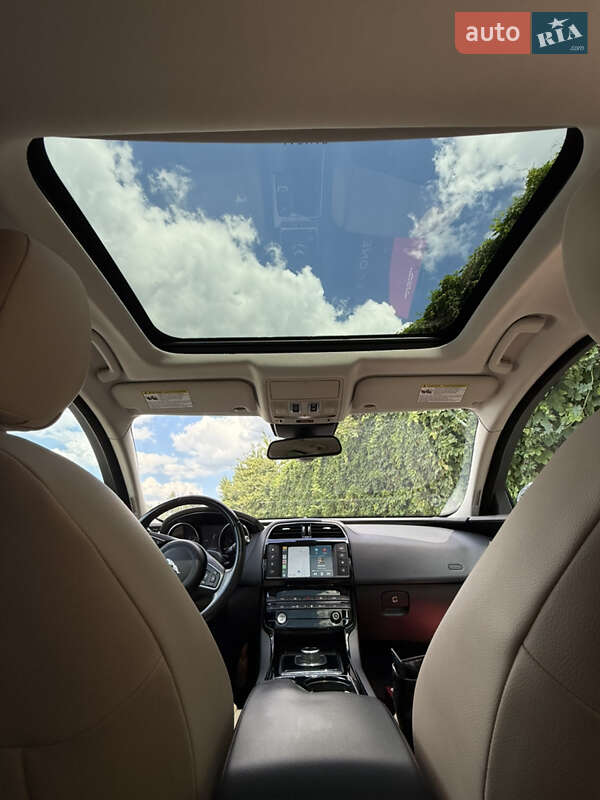 Седан Jaguar XE 2017 в Киеве фото 10 Седан Jaguar XE 2017 в Киеве